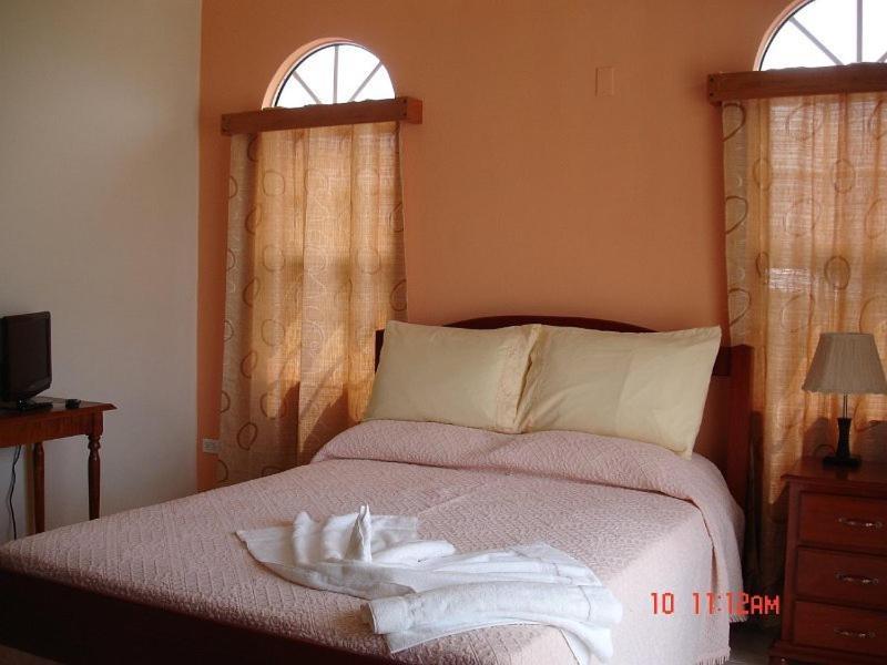 Villa San Juan Белмопан Стая снимка