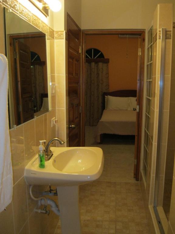 Villa San Juan Белмопан Стая снимка