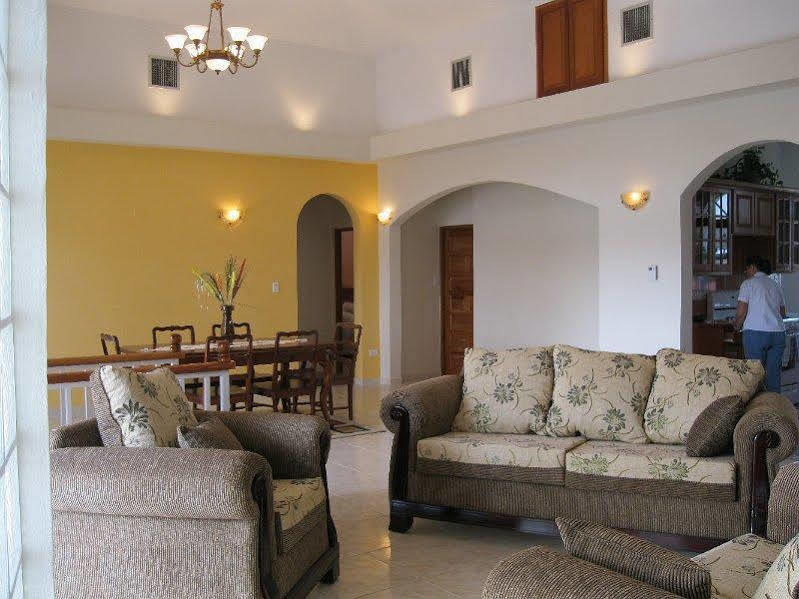 Villa San Juan Белмопан Екстериор снимка
