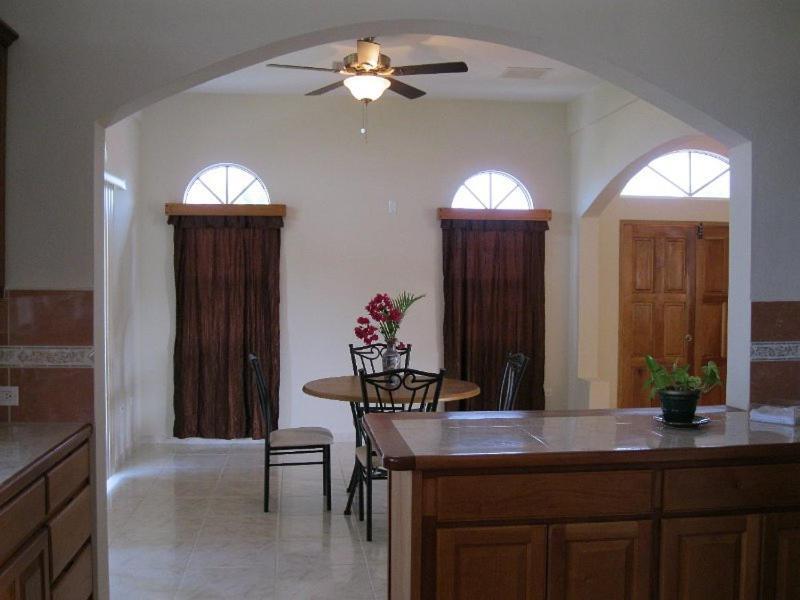 Villa San Juan Белмопан Екстериор снимка