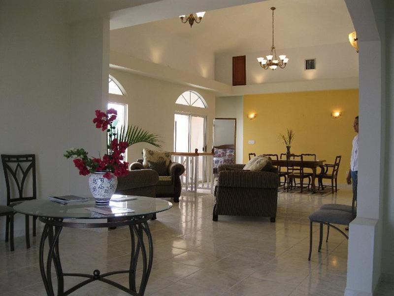 Villa San Juan Белмопан Екстериор снимка